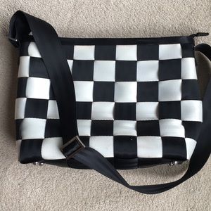 Harvey’s seatbelt bag